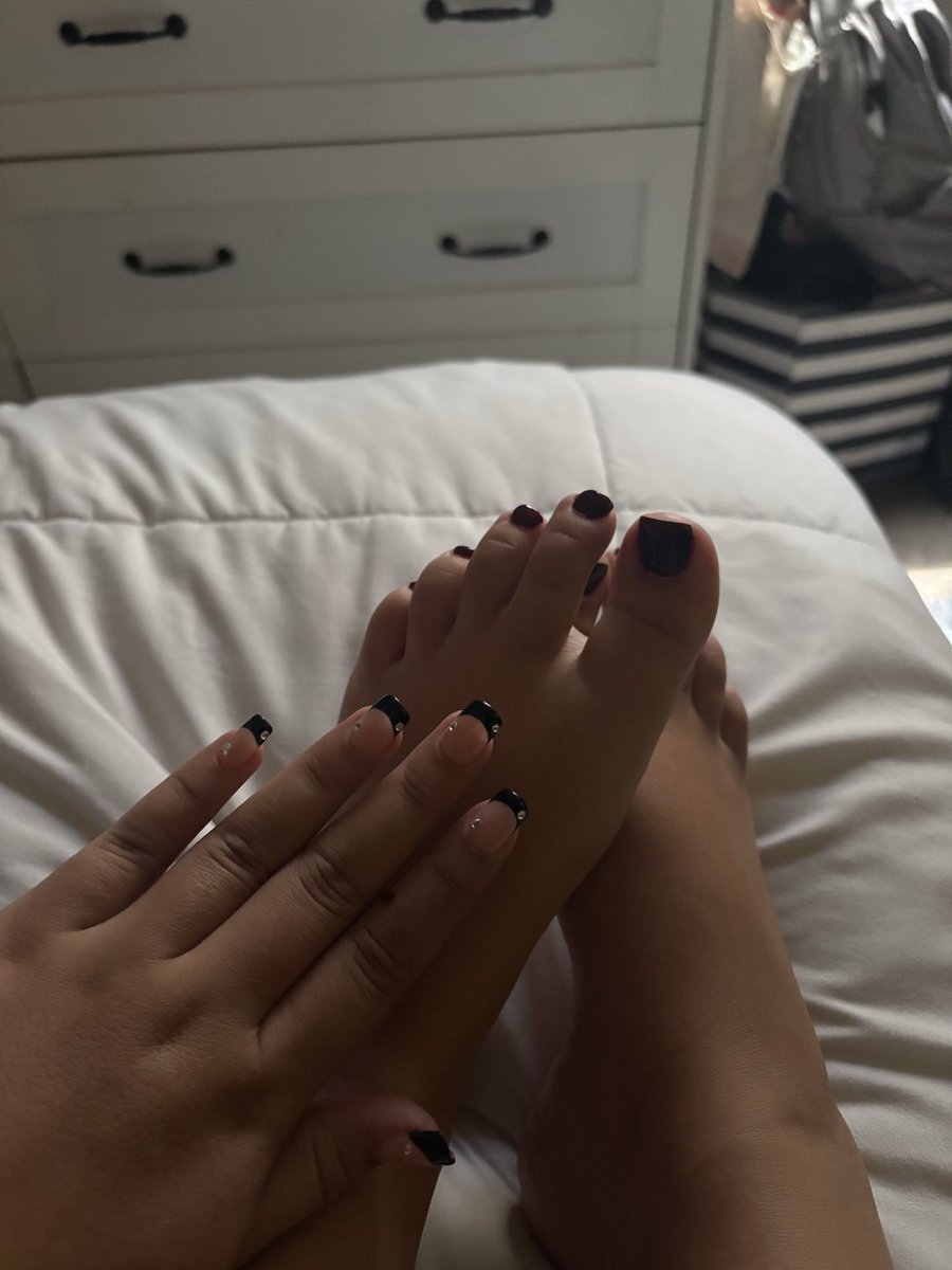 folkval3's tweet photo. blow ur money on me NOW. looking for buyers!! only cashapp and apple pay.. ONLY. no pay to pay.. looking for some real buyers!! dm me :) 👣💕🤙🏼 https://t.co/53EylQMxy1