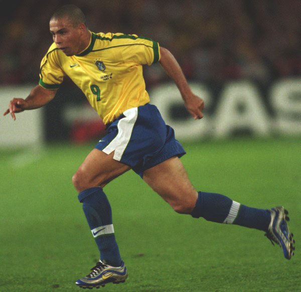90sfootball's tweet photo. Ronaldo, France '98 🇧🇷 https://t.co/ExbXcIe0SC