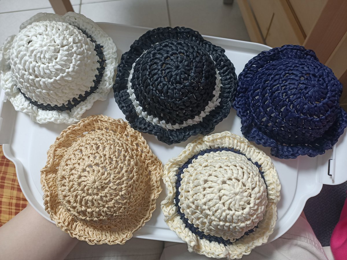 Jun077011's tweet photo. 👒大&amp;小草帽
不知道大家會喜歡什麼顏色
但我都做一些🥰🪡 https://t.co/64b6su24Vg