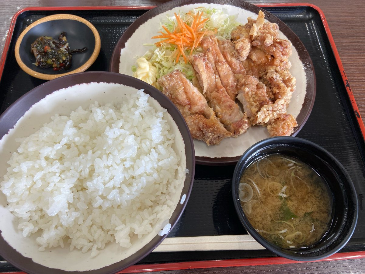 ya_pi_train's tweet photo. 山賊焼きを食べます
何ご飯だよ🍚😕笑

#みどり湖PA https://t.co/woFqL1qdHb