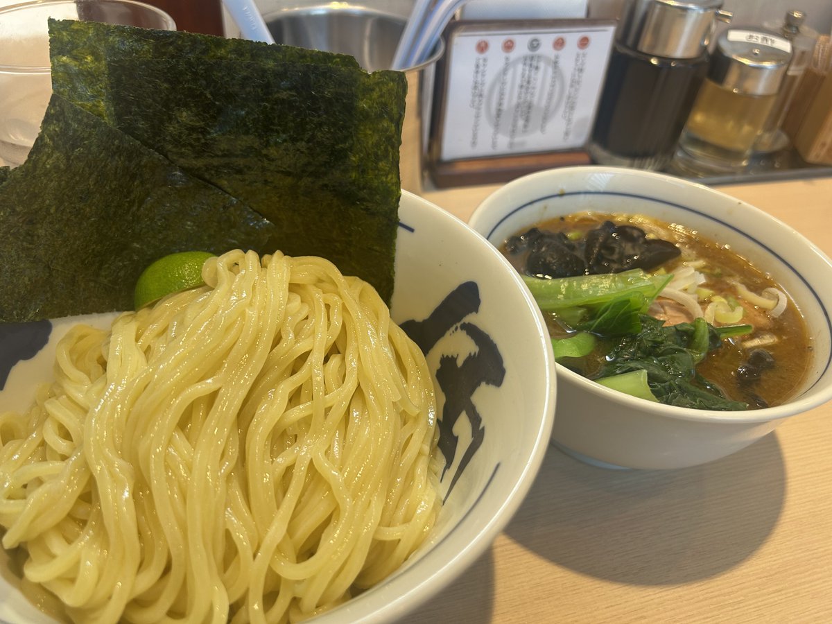 MiZel_Ridden's tweet photo. 健康診断の後は胃が縮んでいるんだから
こんな愚行
やってはいけない https://t.co/5TVg1svgbS