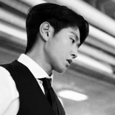 yui_gkisreal's tweet photo. 짭근으로 평생 본처아들 못 이겨먹는 혼외자
태어날 때부터 다 갖고 태어난 조귺성 아득바득 노력해야 겨우 회장님아들 소리정도듣는 이캉읝 바닥부터 기며 더러운짓 다하고 기업 후계자 기회 겨우잡고는 서재에서 퍼질러 와인 마셔대는 조귺성 괜히 찾아가선 형 너는 물러 터져서 안되는거야 알아? 함 https://t.co/E9xMZcj1J5