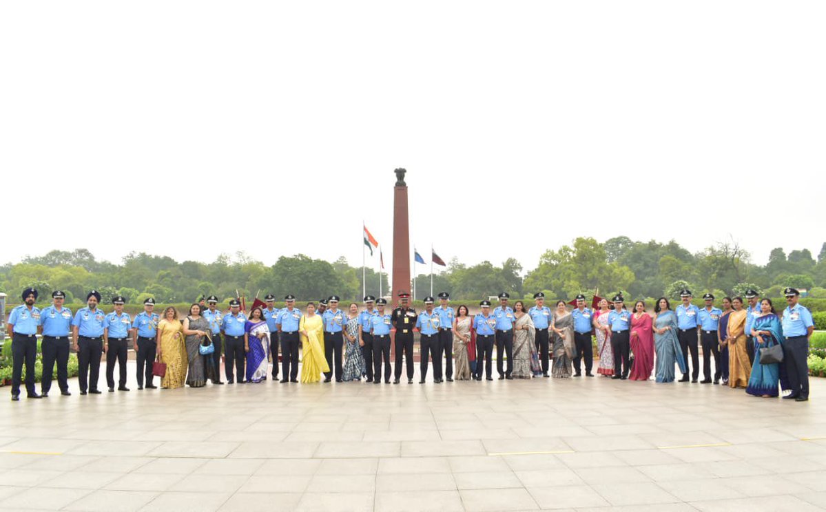 salute2soldier's tweet photo. On behalf of IAF officers retiring after years of devoted service to the Nation, AVM M Bandopadhyay, AOC Adv HQ WAC, laid a wreath &amp; paid homage at #NationalWarMemorial, saluting the eternal courage of #Bravehearts of #IndianArmedForces. https://t.co/93OX4bTh8B