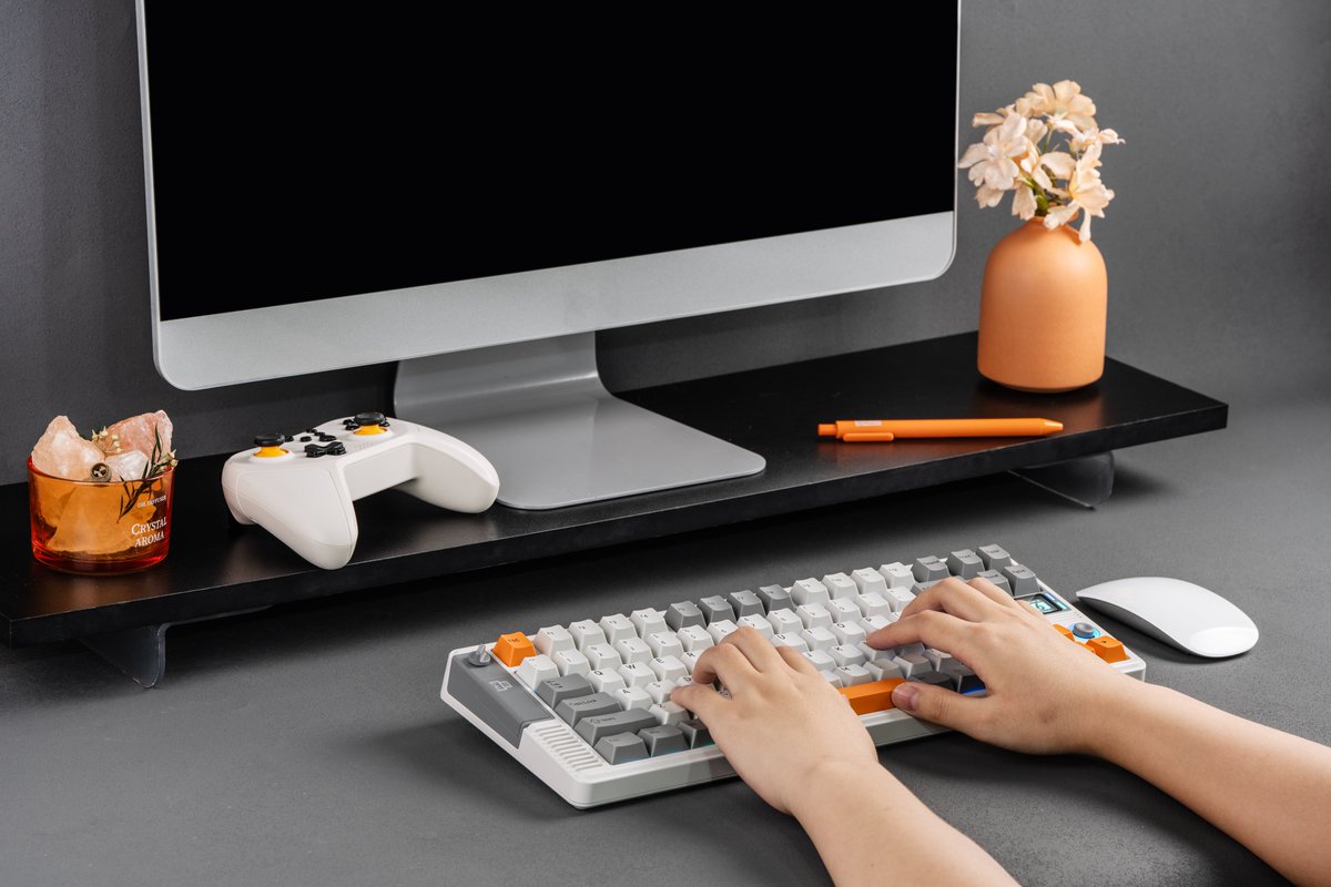 EpomakerK's tweet photo. Tap tap tapping on RT85 ⌨️
Feel touch of the RT85
Bio Link!
https://t.co/OzcGqa304l
🔔 Follow us for more custom mechanical keyboard inspiration, sound tests, and exclusive updates!
#Epomaker #RT85 #RetroKeyboard #AmazonDeals #TechFinds https://t.co/6yGg5WHJBI