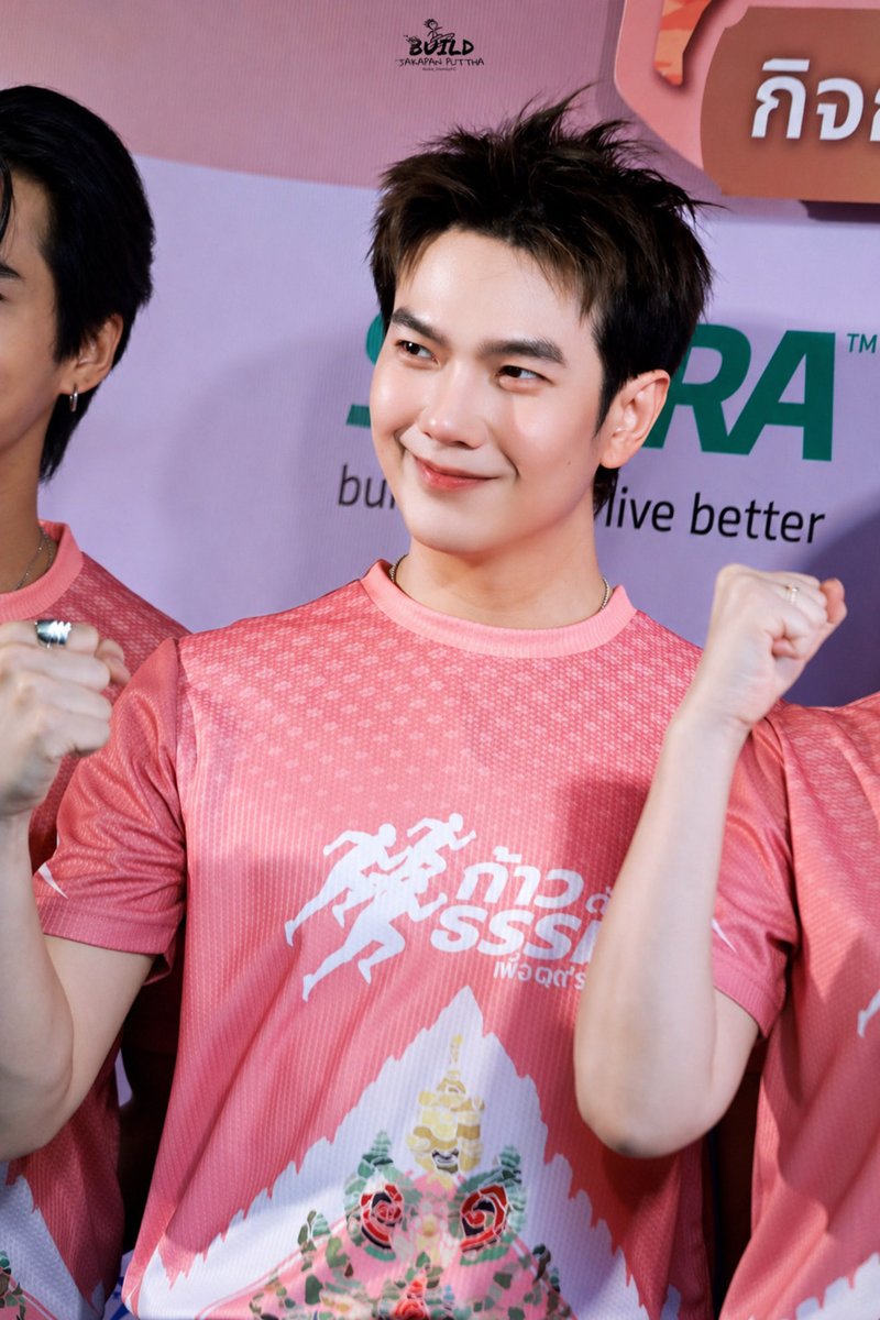 Build_FamilyFC's tweet photo. ไหนมีใครซ้อมวิ่งแล้วบ้างน้าาาา 🏃 ลงกี่โลดีน้าา

#ก้าวด้วยธรรม 
#ก้าวด้วยธรรมครั้งที่๑๐
#BuildJakapan @JakeB4rever 
#Beyourluve https://t.co/vB8x95PkuZ