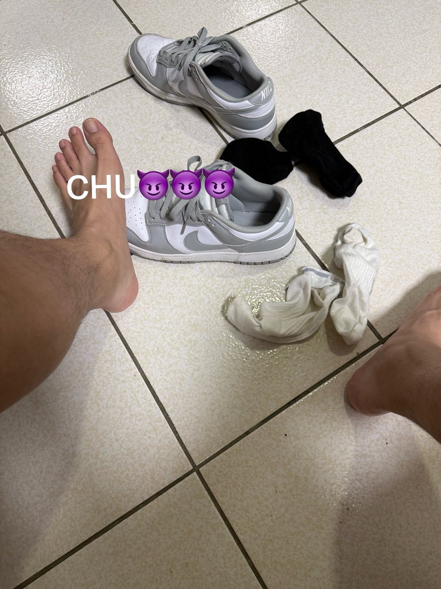 jameshiusss's tweet photo. Dunk和af1有得比
穿短襪 腳在鞋子裡都覺得濕濕的 https://t.co/UWKR6t3mVK