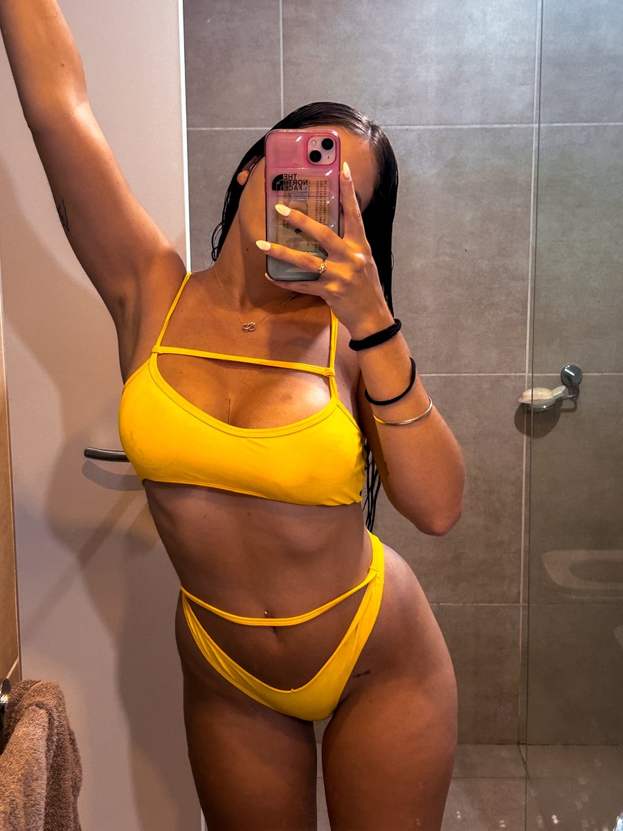 attachiantee___'s tweet photo. Tu en penses quoi de mes 🍒?🤭 https://t.co/BgBT50lew0