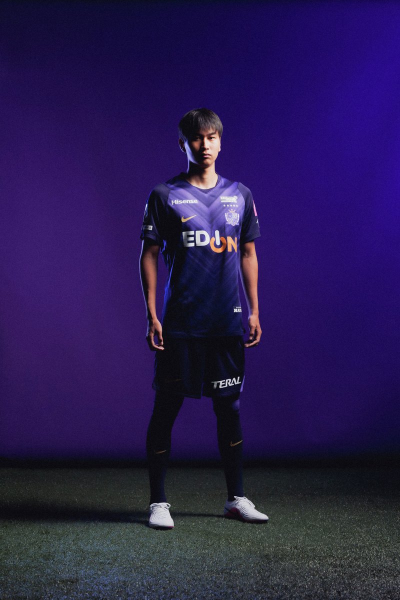 sanfrecce_SFC's tweet photo. 🟣𝐎𝐔𝐑 𝐍𝐄𝐖 𝐊𝐈𝐓🟣

🖥公式オンラインストアの
予約販売期間は 【 本日 19:00 】 まで⚡
お買い求めはお早めに👀

ご購入はこちらから👇
https://t.co/aKM5YxeSoL
📝ピースウイング オフィシャルストアでの予約販売期間は、7/11(土)19:00 までとなっております

#FastAsLight 
#sanfrecce #サンフレッチェ広島 #ONEVIOLET