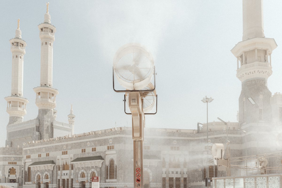 AlharamainSA's tweet photo. بكل اهتمام وعناية، نهيئ لكم أجواءً تعينكم على العبادة، تقبّل الله منكم. https://t.co/qqri60BGSY
