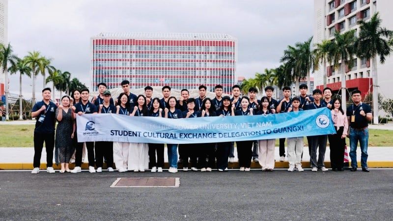 chinese_info_'s tweet photo. EPUの講義室から、中国の学習環境を攻略する旅へ。 | vietnam
https://t.co/87F7MuJFDS
#Vietnam #中国の #EPU https://t.co/6rcFBuy0eF