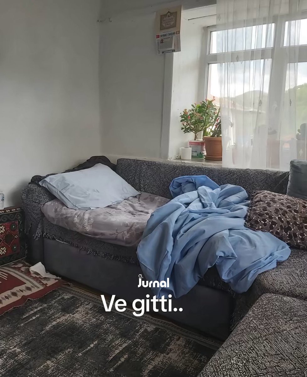 jurnalhabertr's tweet photo. Bir kadının, annesi hayatta olmadığı için kendisini büyüten babaannesine yaptığı veda paylaşımı:

“Büyüttü, gelin etti ve gitti…” https://t.co/du6lgEx0p5