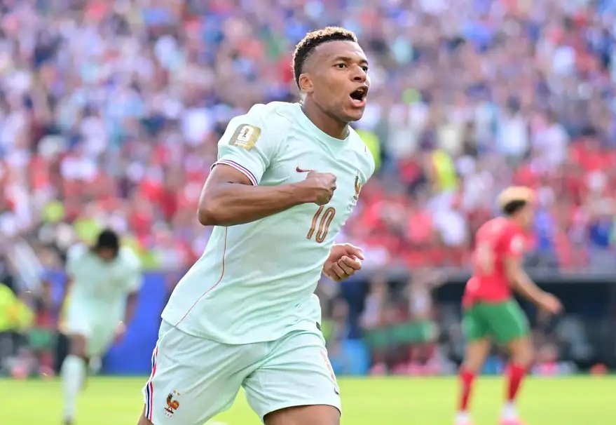 YasujiroOficial's tweet photo. Como Mbappé siga así y gane el Mundial y el Balón de Oro van a convulsionar más los pseudomadridistas que le tienen ojeriza que los antimadridistas. https://t.co/N5UgWMKCMf