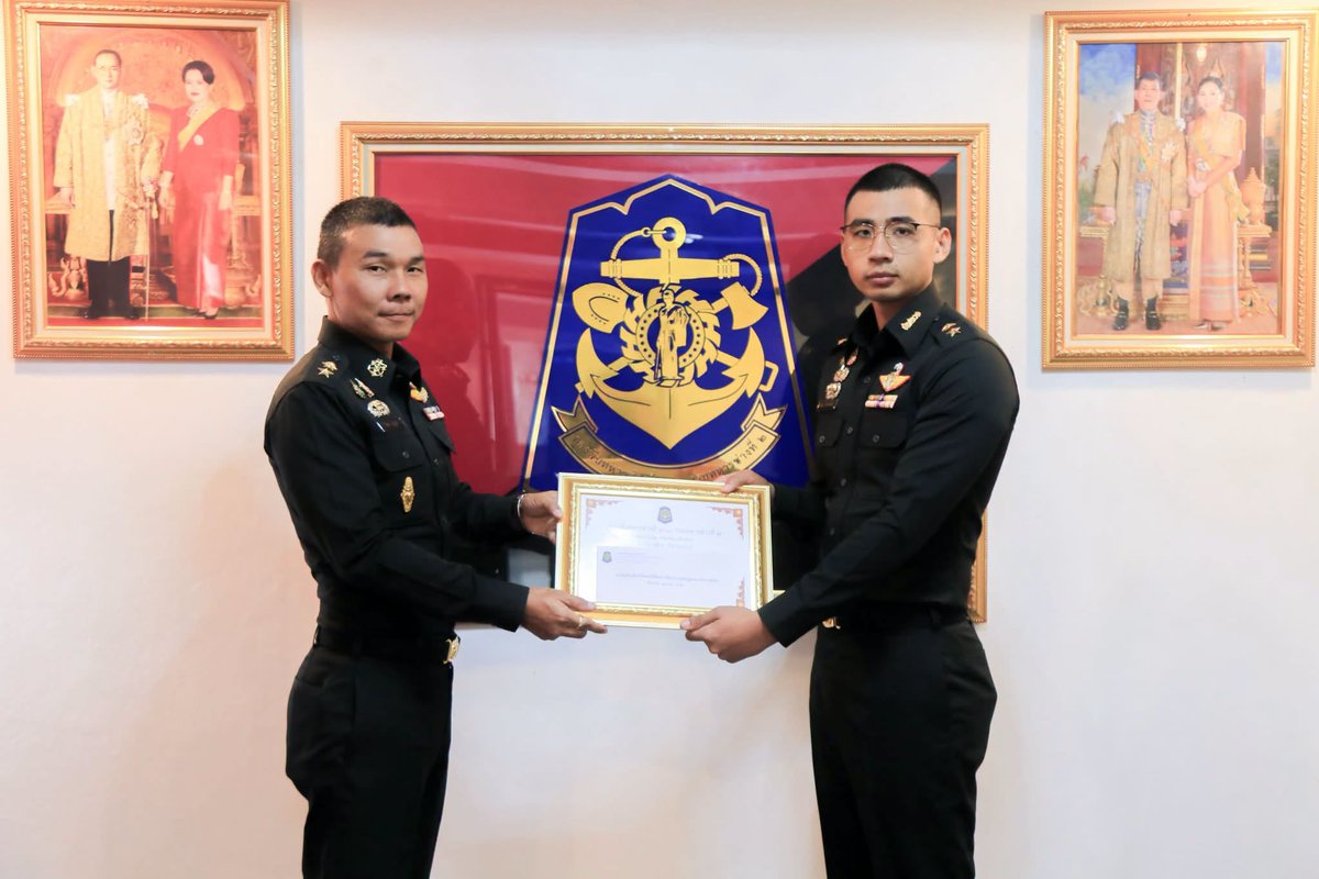 201_engineer's tweet photo. พ.ท.วิศว  บุญมา ผบ.ช.2 พัน.201 - มอบใบประกาศนียบัตร/เงินรางวัลให้กับ กพ.ที่มีผลการศึกษาดีเลิศ (ร.ท.พลิศร์ วิริยกิจอนันต์)  ณ ห้องเกียรติยศ บก.ช.2 พัน.201 https://t.co/2UMhXbkKUX