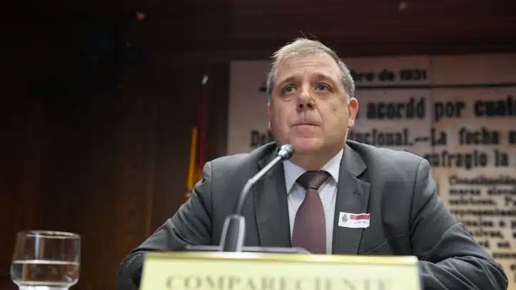 bansky___'s tweet photo. Qué partido más transversal es el PSOE que una simple militante de base intercambia 9.355 mensajes con el jefe de gabinete del presidente del gobierno. https://t.co/KMAkV0VOKO