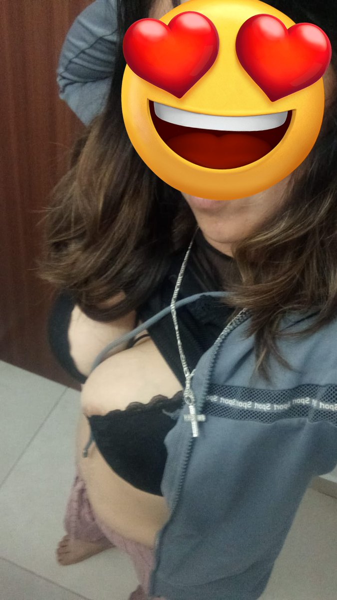 cuartocorreo84's tweet photo. Una picks de mi HW. Hace tiempo que realizó su última travesura, la ando animando que lo vuelva a hacernpeeo se siente un poco insegura, dice q subió de peso. Que opinan, se animarían? https://t.co/VCPmXCSDpQ