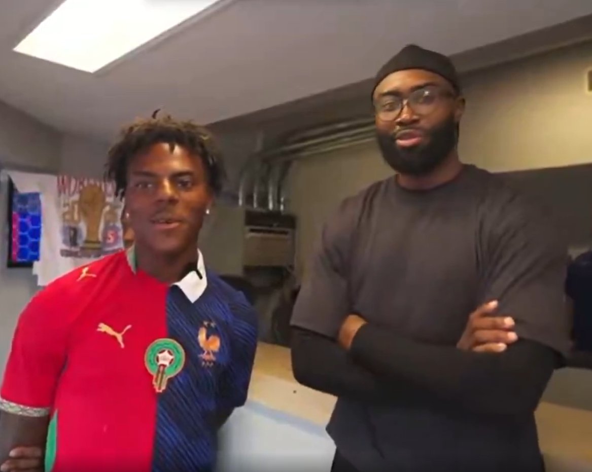 Basket_Infos's tweet photo. « Ne deviens pas basketteur. Il n’y a aucune loyauté »

Invité d’IShowSpeed, Jaylen Brown a fait part de son dépit après son trade

Jaylen Brown : Je viens d’être transféré, à Philly. ils m’ont fait mes valises. C’est un business de fou. Ne deviens pas basketteur. Il n’y a aucune loyauté.

IShowSpeed : Qu’est-ce qui s’est passé ?

Jaylen Brown : Très bonne question. Vraiment une très bonne question. Je pense que beaucoup de gens veulent entendre la réponse. Ils se la posent en ce moment. Je ne sais pas. On m’a fait mes valises.

IShowSpeed : On t’a juste fait tes valises ?

Jaylen Brown : Oui.

IShowSpeed : Mais ça veut dire quoi, exactement ?

Jaylen Brown : Ils m’ont fait mes valises : sayonara, ciao, je dégage.

IShowSpeed : C’est fou, frère. Tu vas à Philly. Bon, au moins tu auras des Philly cheesesteaks. Ils font de bons Philly cheesesteaks là-bas.

Jaylen Brown : Oui, ils ont Maxey, Embiid…