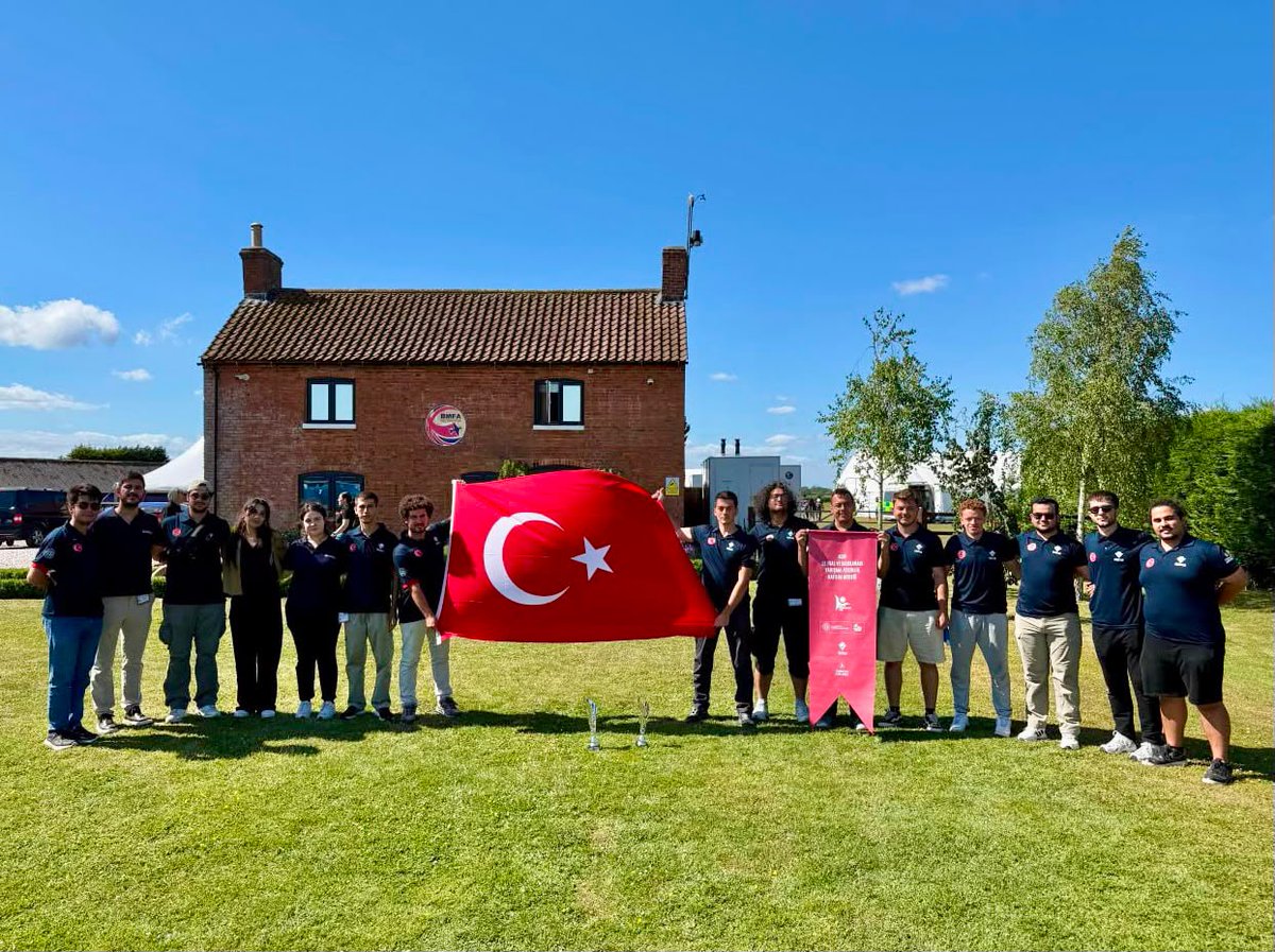 Tubitak's tweet photo. TÜBİTAK Ulusal ve Uluslararası Yarışma/Etkinlik Katılım Desteği kapsamında desteklediğimiz;

🤖 TÜBİTAK Fen Lisesi öğrencilerinden oluşan DOLLBY ve OGEE takımları, Güney Kore'nin Incheon kentinde düzenlenen RoboCup 2026 yarışmasına katıldı.

RoboCupJunior Soccer Infrared ve RoboCupJunior Rescue Simulation kategorilerinde yarışan takımlarımız, farklı ülkelerden takımlarla oluşturdukları uluslararası ittifaklarla gerçekleştirilen SuperTeam Challenge'da ikincilik başarısı elde etti.🏆

✈️ Çukurova Üniversitesi 1,5 Adana UAV Takımı ise İngiltere’de düzenlenen IMechE UAS Challenge yarışmasında En Çok Gelecek Vadeden Takım Ödülü (Most Promise Award)  aldı. 🏆

Öğrencilerimizi ve danışmanlarını uluslararası alanda elde ettikleri bu başarıdan dolayı kutluyor, başarılarının devamını diliyoruz. 

📌 @bilimletoplum