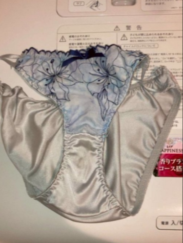bolibao724's tweet photo. こんな下着のパンティラインって知ったら
こーふんし��くれますか？ https://t.co/16Y4aAJxKJ