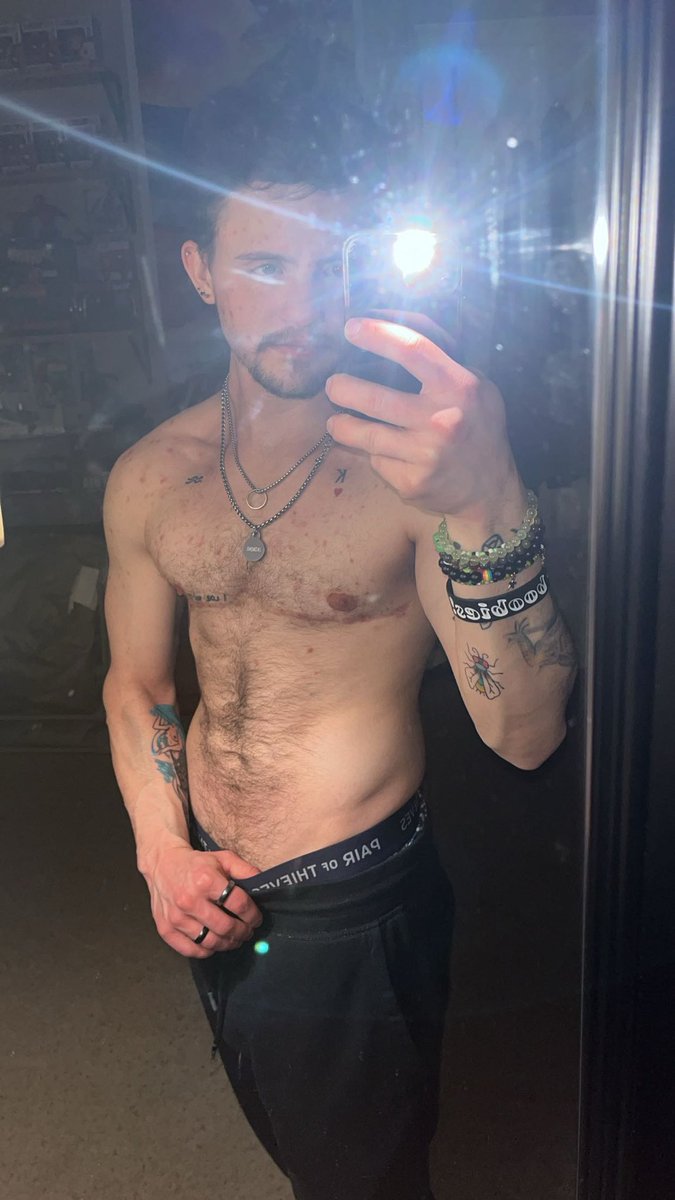 princeb3ll's tweet photo. King needs a throne 👑 https://t.co/qsLEzpPWzK