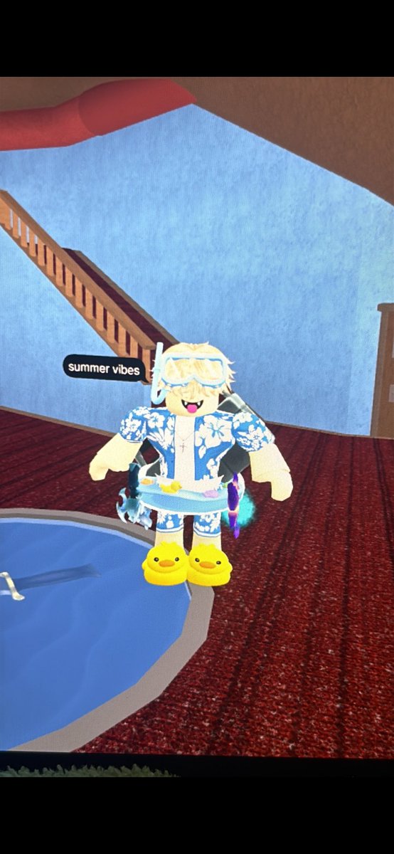 LOS_mm2's tweet photo. Roblox why are you doing this the first version was better why did you delete the empty heads #roblox #roblox https://t.co/nKTbbc42ah