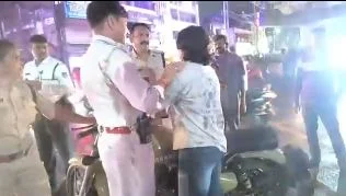 DeshbandhuMp's tweet photo. https://t.co/CVP1sFCMV9
Jabalpur: बलदेवबाग पर बुलेट सवार को पुलिस से टशन दिखाना पड़ा भारी, अभद्रता करने पर युवक गिरफ्तार, गाड़ी जब्त
#JabalpurNews #JabalpurPolice #BulletPatakha #ModifiedSilencer
@JabalpurPolice @SP_Jabalpur @enmaroc @adgpi @CollectorBK https://t.co/lQlzbT9yz2