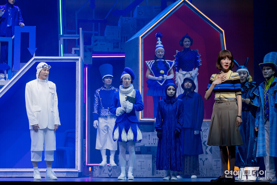 tvj2000's tweet photo. [today포토] ‘유미의 세포들’, '유미와 세포들의 교감'
#유미의세포들 뮤지컬 #김예원 #티파니영 #최재림 #정택운 #김소향 #유리아

📸 https://t.co/NZ4JHCCQlI https://t.co/G4ZCemiXKg