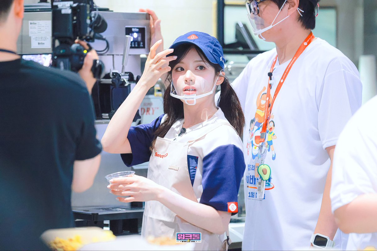workdol_maknae's tweet photo. 롯시 알바생 존예

#프로미스나인 #프나 #fromis_9 
#박지원 #지원 #ParkJiwon #JIWON https://t.co/sfKXPGi8u6