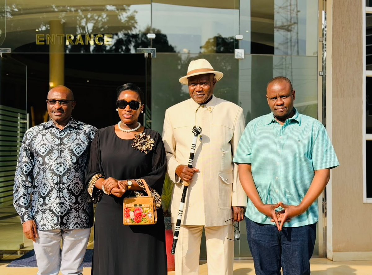 JustineNameere's tweet photo. We sincerely thank the leaders and elders of the Mbale Sub-region, led by His Majesty Omukuuka, for joining us in the fight against corruption.  

With unity of purpose, we can root out corruption, serve our people with integrity, deliver the impact they deserve, and leave behind a legacy we can be proud of.  

We are truly humbled.  
God bless you, Omukuuka. 🙏