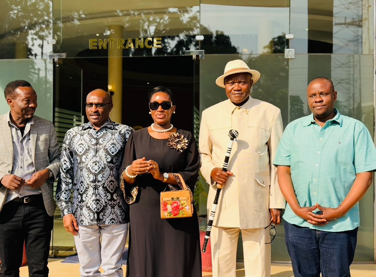 JustineNameere's tweet photo. We sincerely thank the leaders and elders of the Mbale Sub-region, led by His Majesty Omukuuka, for joining us in the fight against corruption.  

With unity of purpose, we can root out corruption, serve our people with integrity, deliver the impact they deserve, and leave behind a legacy we can be proud of.  

We are truly humbled.  
God bless you, Omukuuka. 🙏