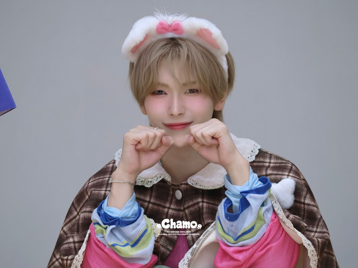 Chamo_SS81D25's tweet photo. 🪼260709🪼NY MUSIC 팬싸

せんにゃんฅ ˆ.  ̫.ˆ ฅ♡♡

#SEN #센 #VAYONN #베이온 https://t.co/YTMpBwElur