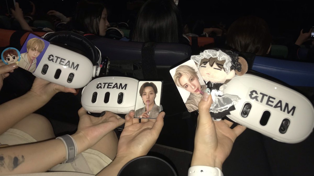 cfourdfbe's tweet photo. 앤팀 브이알 후기
콘서트온줄알앗듬..⌒⌒
모두위링크ㅊ하자💞💞
#ANDTEAM_VR콘서트 https://t.co/RIMo88Y2bx
