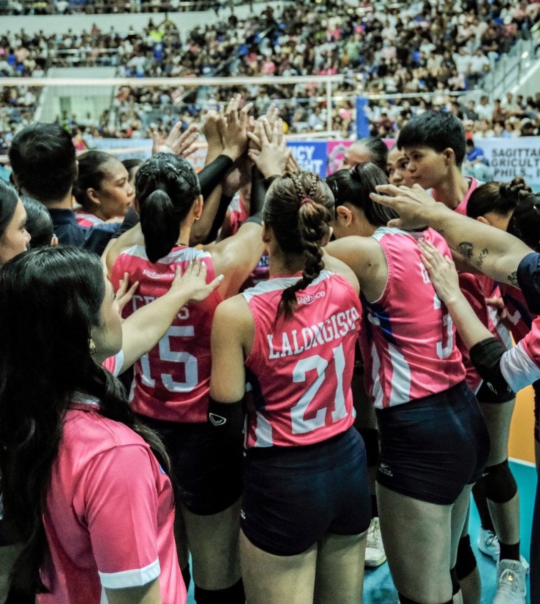 QueenJemaG's tweet photo. Creamline pa rin? Creamline pa rin. 🫂💖 The first huddle of many this season. 🥹 #PVL2026 https://t.co/hTMWzsb3L8