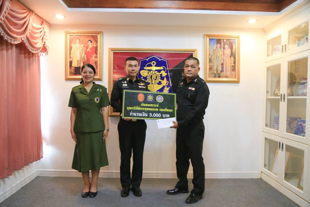 201_engineer's tweet photo. พ.ท.วิศว บุญมา ผบ.ช.2 พัน.201 พร้อมด้วย คุณ วริศรา ก้อนแก้ว  ประธานสมาคมแม่บ้านทหารบก สาขา ช.2 พัน.201
มอบเงินสงเคราะห์บุพการีของกำลังพลที่ทุพพลภาพ เพื่อเป็นขวัญและกำลังใจให้กับกำลังพลและครอบครัว ตามนโยบายกองทัพบกที่ช่วยแบ่งเบาภาระรายจ่ายของครอบครัวกำลังพล
#ทหาร
#ทหารช่าง https://t.co/dLSwFkqe4K