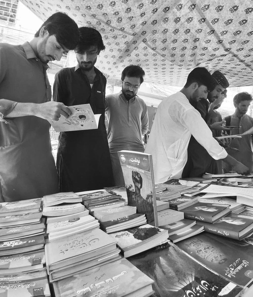 Uzairbaloch__'s tweet photo. The book stalls of Balochistan Kitab Karwan are hosted to create a literary environment among youth in Balochistan.
Engaging with books and learning new ideas not only helps boosting the mind but makes the creativity more powerful. https://t.co/DiqCUMuQD6