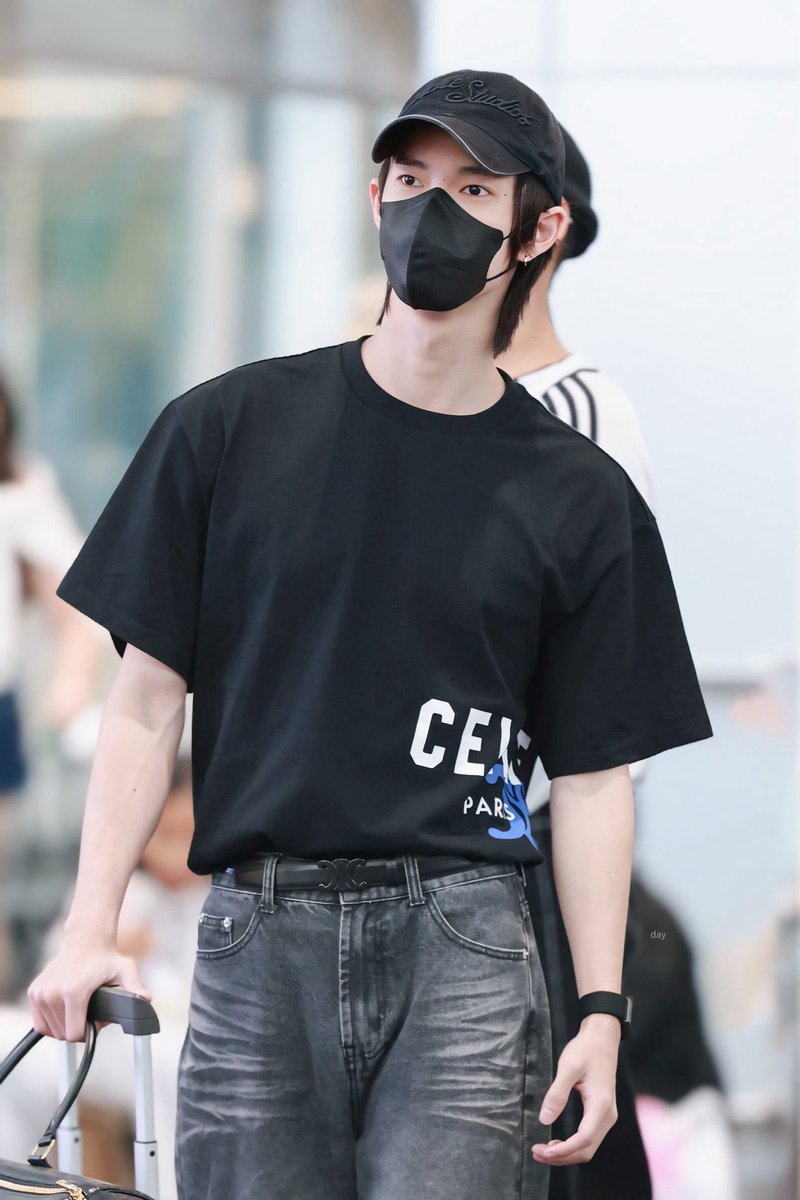 Sherryforlove's tweet photo. Set off to Macau 🇲🇴 safe flight handsome guy enjoy your birthday trip @ppoohkt #ppoohkt https://t.co/9m357iZohi