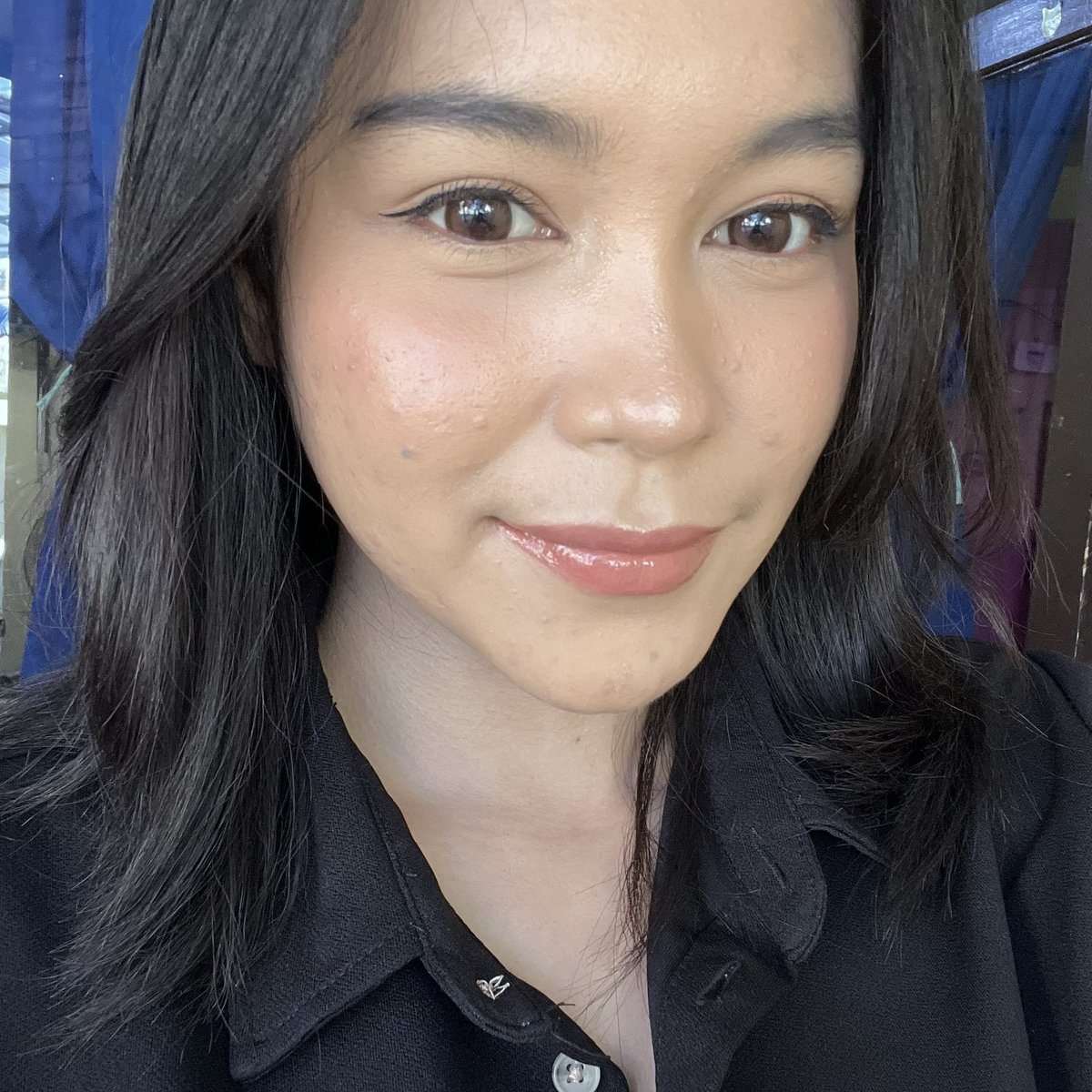 deeanskiii's tweet photo. Purbasari emang selalu konsisten bikin produk bagus tapi harganya masih ramah di kantong kayak lip glazenya ini 🤩✨

Finishnya glossy yg juicyy dan kelihatan sehat bgt di bibir aku🫶🏼 https://t.co/3qBNyu4yf1