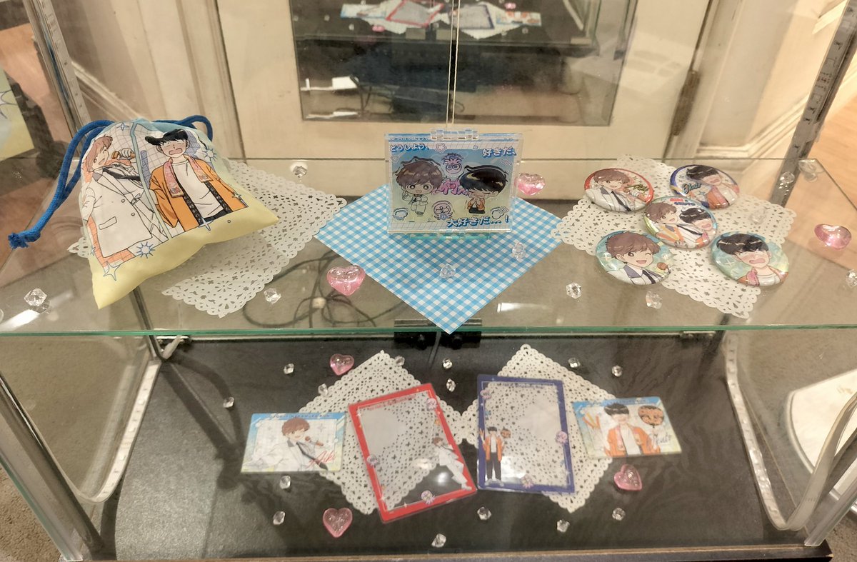 benchitonakai's tweet photo. ガン中ショップ行ってきました！
商品が入荷待ちでカードと缶バッジとTシャツしかありませんでした…

ちょっとほしかったけど
一番はアクスタなんだよなぁ…

ショーケースド真ん中のやつ
#ガンバレ中村くん https://t.co/VmInawhbs1