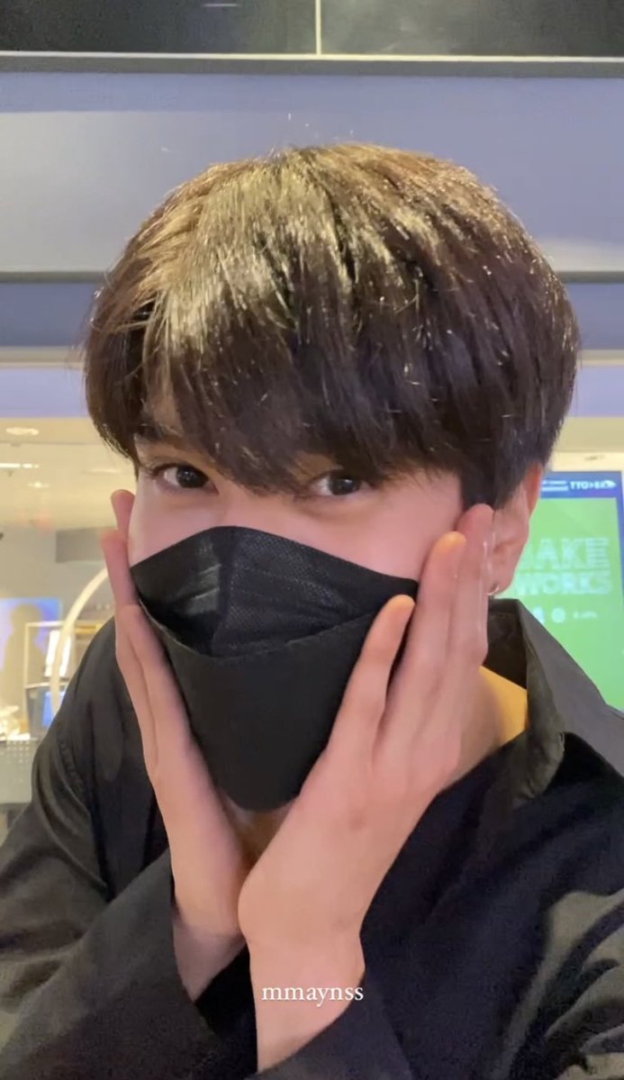 teamjoongdunk's tweet photo. 💬🇮🇩 19.05.2022

#จุงอาเชน #JoongArchen

🥑: Betapa manisnya jika ada seseorang yang setiap malam selalu mengucapkan "selamat tidur" dan mendoakan mimpi indah sebelum kamu tidur, ya? 🥹💕

// ini orang nya ya joong 🤭🤭 https://t.co/AqKVd9PPmI