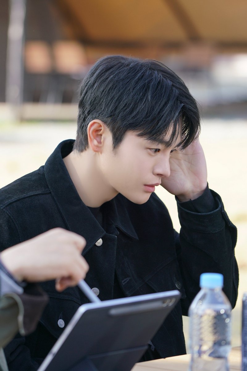 storyjcompany's tweet photo. [#📸]
tvN <내일도 출근!> 비하인드 🔥

#서인국 #SeoInGuk #ソ・イングク @Whatsup_Inguk 
#tvN #내일도출근 #SeeYouatWorkTomorrow #강시우
#비하인드 #스토리제이컴퍼니 #Storyjcompany https://t.co/RcVJkU8kIn