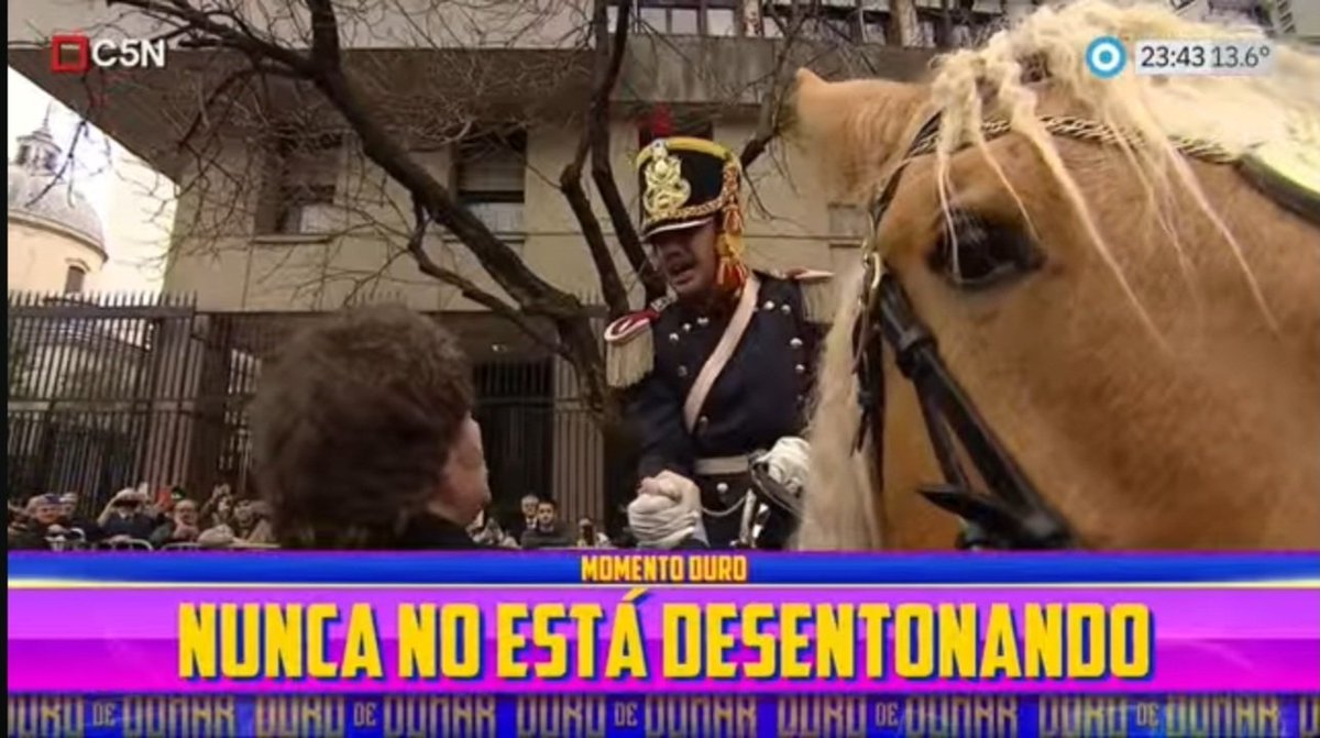 FERNI58's tweet photo. SOYAPA DESAFINADO! SIEMPRE HACIENDO PAPELONES. 
MENOS MAL QUE HABÍA MUY POCA GENTE AYER EN PLAZA DE MAYO.
JA JA!

LO VOTASTE AL PELUKA CRUSTY 2 VECES? AJO Y AGUA!

FEO MES PARA DEFENDER AL PELUKA CRUSTY. https://t.co/wlsLSSV3rW