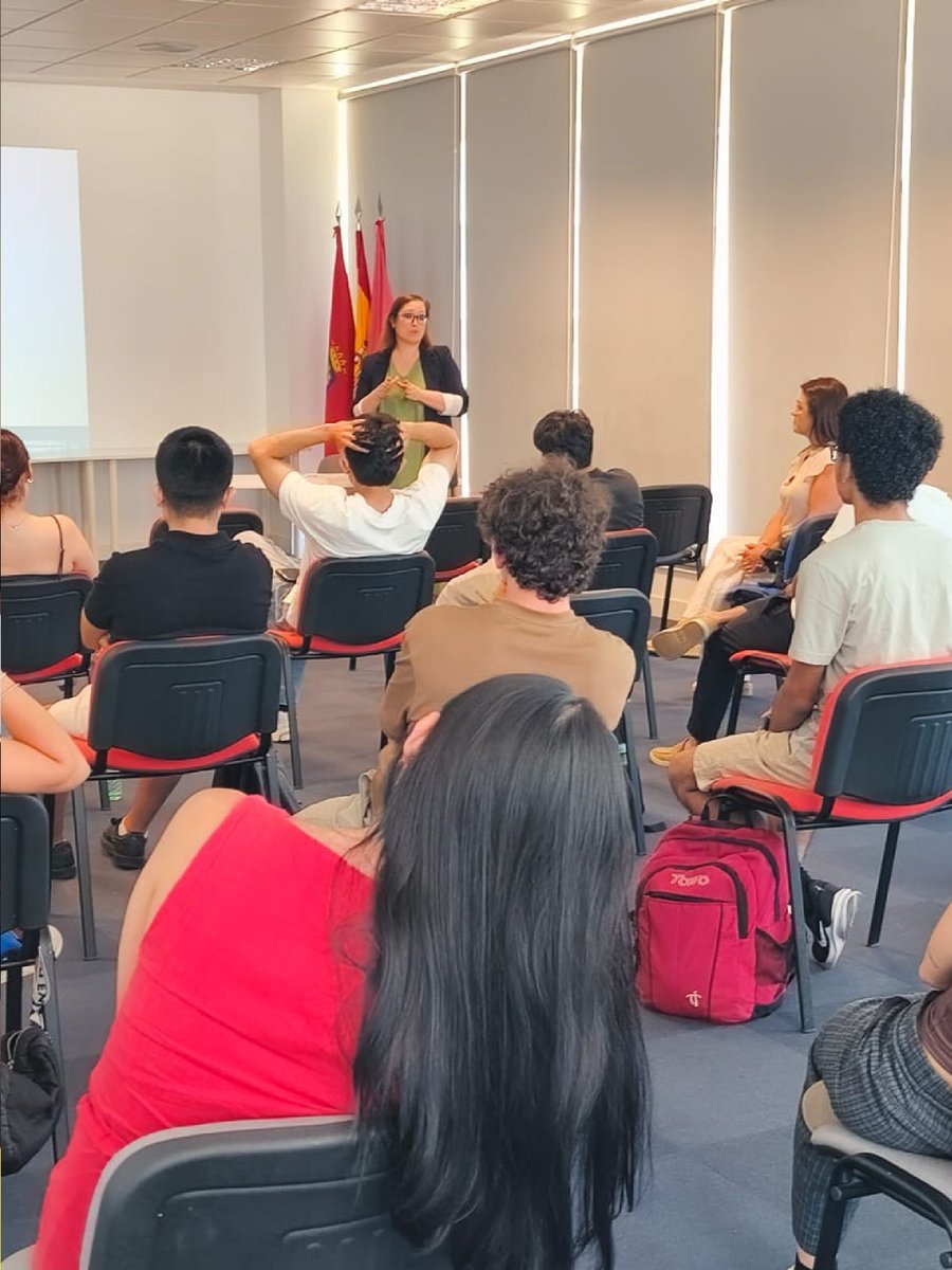 ADesarrollo's tweet photo. Hemos recibido en el Espacio de Iniciativas Empresariales a los alumnos de la Escuela de Emprendimiento de la Universidad de Alcalá @UAHes, un grupo de estudiantes españoles y mexicanos que está recorriendo distintos proyectos empresariales como parte de su programa formativo. https://t.co/BCtWVnO60C