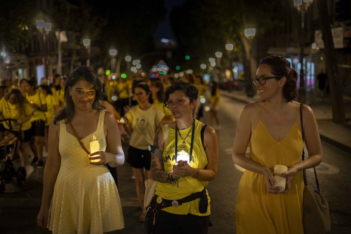 manuelabergerot's tweet photo. Anoche las educadoras infantiles llenaron las calles con el sonido de llantos de bebés.

Después de 3 meses en huelga siguen pidiendo algo básico: unas condiciones laborales dignas para educar como merecen los más pequeños.

Aquí vamos a seguir con ellas hasta conseguirlo. https://t.co/Suyl0fIt1s