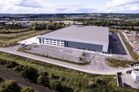 BLMEastMidlands's tweet photo. Waterstones signs for major Burton distribution hub https://t.co/Isb7pwu4dU https://t.co/bc9Bwp9ZkH