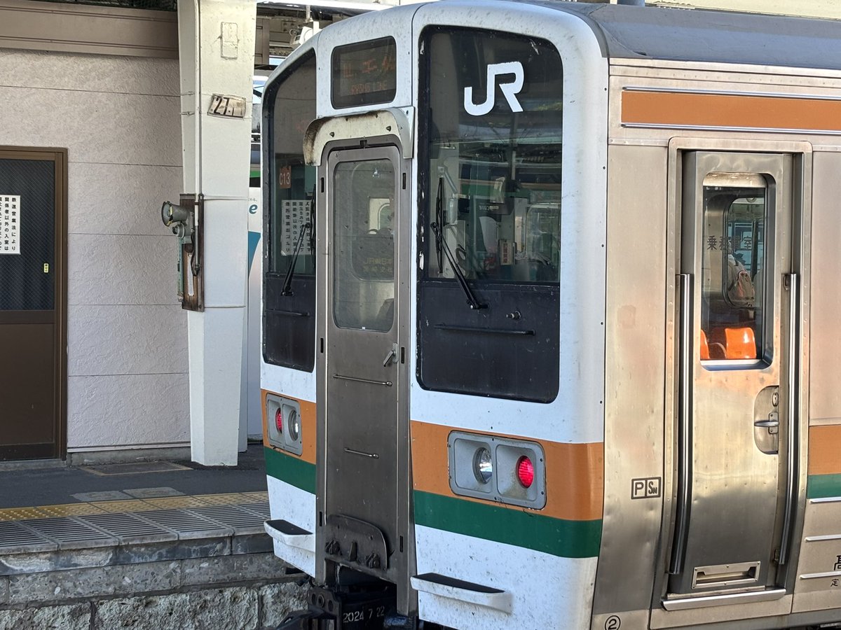 tecchan_kogane's tweet photo. 211系は前面の窓周りに黒入れるだけでビシッと決まるゾ☆
←塗った方　塗ってない方→
↓参考画像 https://t.co/ynFL1x9k8A