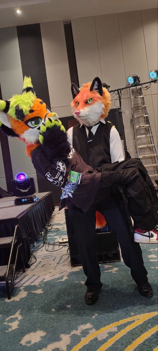 RainsAndTears's tweet photo. IWAG 2026 Ft. @Sabur_Foch_ @HopesaCamaraski @KumaruSamma

#Fursuit #FursuitFriday https://t.co/vjabquevYk