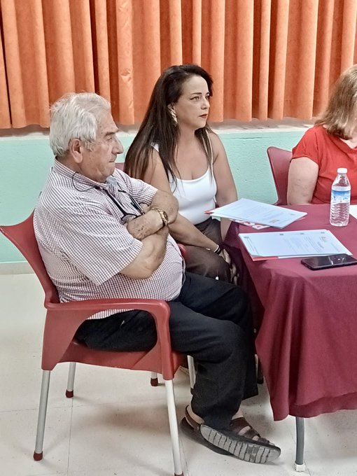 psoe_ct's tweet photo. 🌹 Damos la bienvenida a Rocío Bernal, que hoy ha tomado posesión como nueva vocal socialista en la Junta Municipal de Perín.

¡Bienvenida a la familia socialista! ❤️ Estamos convencidos de que harás un gran trabajo, siempre al lado de tus vecinos y vecinas. https://t.co/WulfZlWvz6