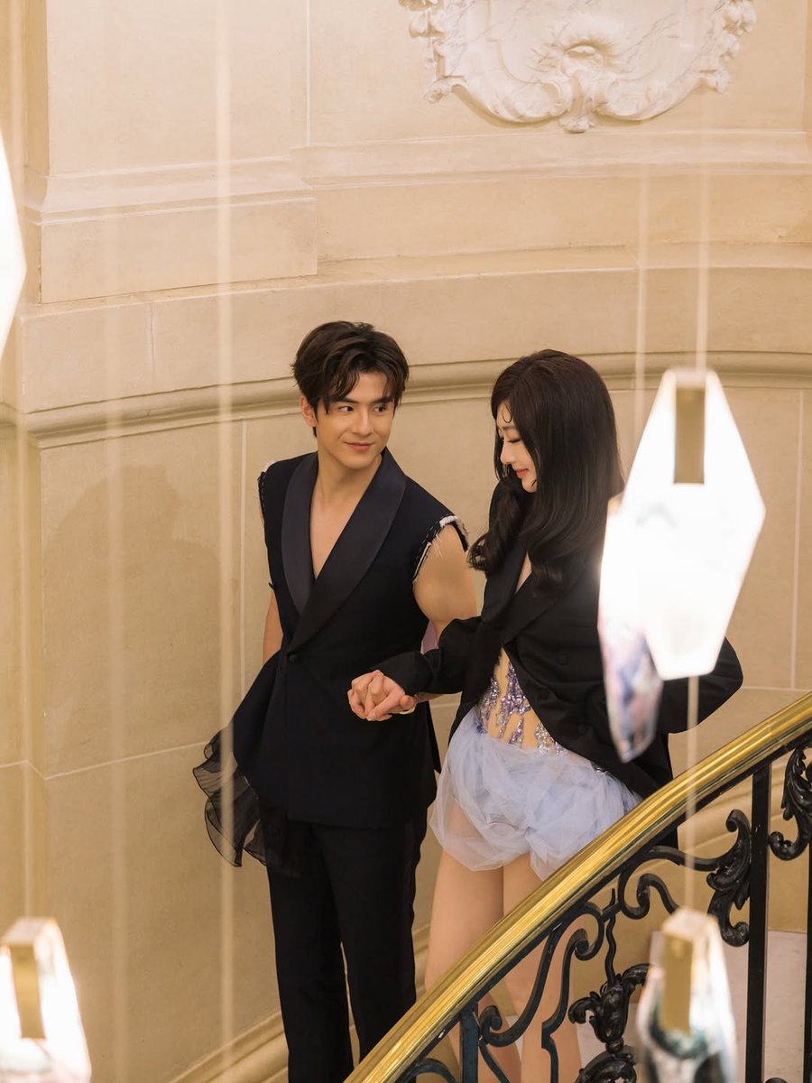 Yuyan_Ph's tweet photo. I know science invented chemistry, but somehow Yuyan redefined it🤍✨

Their chemistry is simply unreal, and every moment together is pure visual perfection.
Leyan is absolutely breathtakingly beautiful, while Oscar is incredibly handsome. Together, they create a kind of magic that's impossible to ignore. Every glance, every smile, and every interaction proves why their chemistry is truly on another level🤍🌸

#SunLeyan #OscarTao #YuyanCP #HeartSignalS7