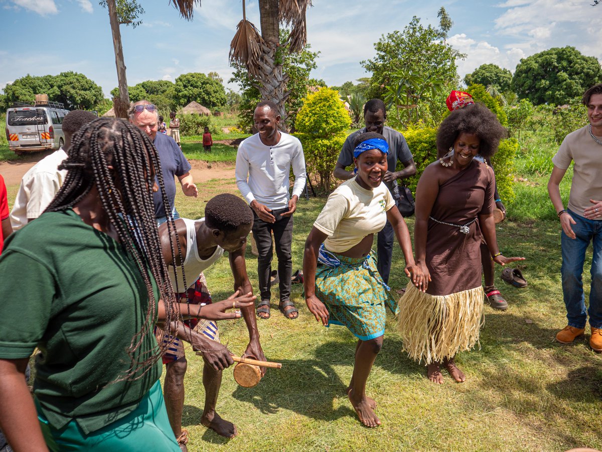 vversaglobal's tweet photo. After years of conflict, the Bwola dance is helping revive Acholi pride in Northern Uganda. A powerful symbol of identity, resilience, and cultural renewal for a new generation.

Watch the story: https://t.co/9CYsXza1uc

#LocalTourismVoices #Bwola #Acholi #NorthernUganda https://t.co/X6jmuBuG8Q