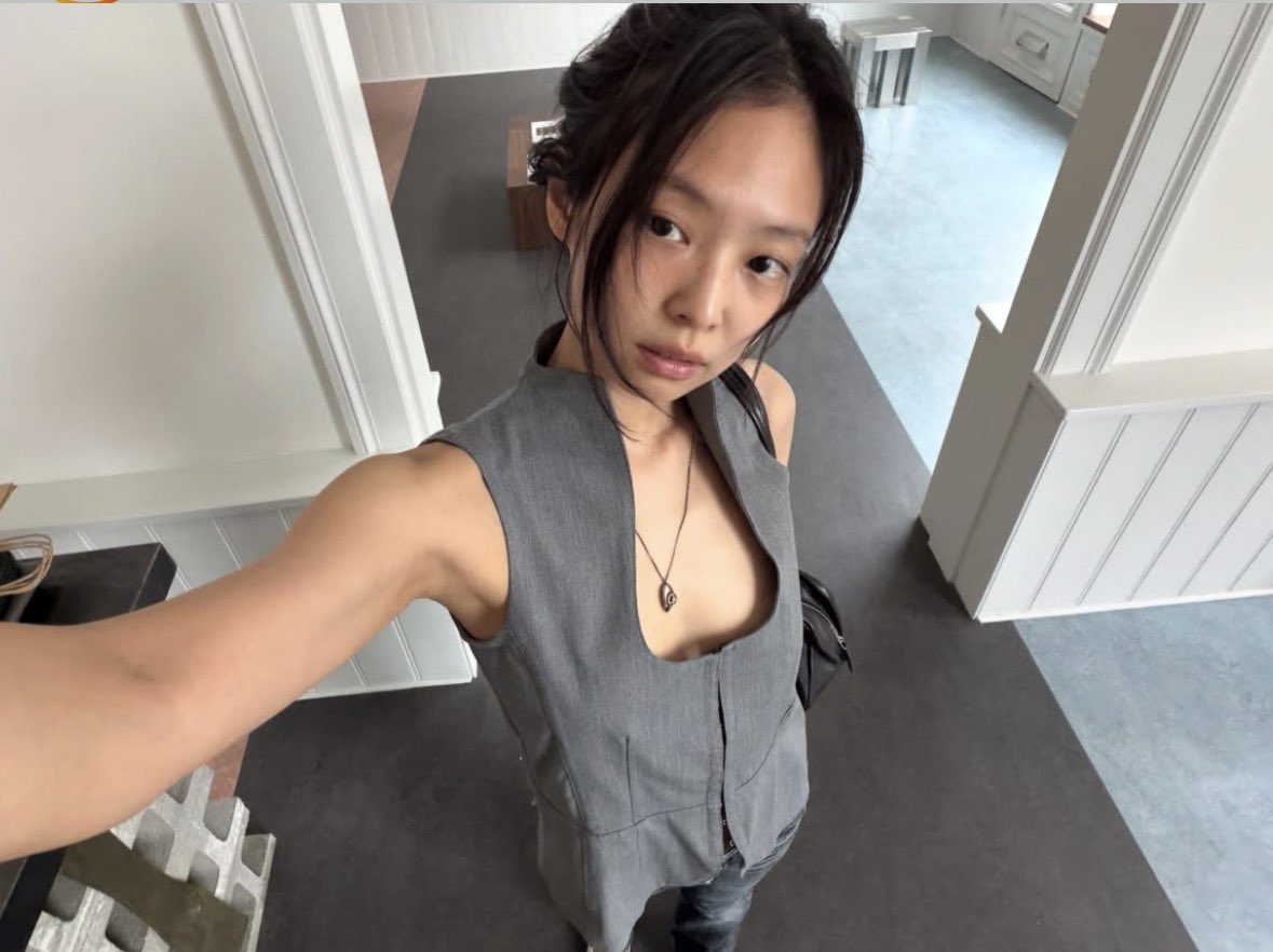 lavientia's tweet photo. 제니 최근사진 개좋음 https://t.co/dw788zxshC