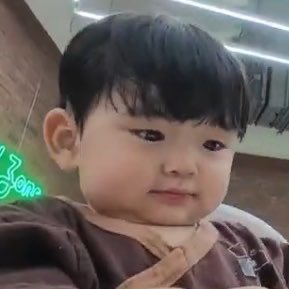 CYJ1393's tweet photo. THOSE MOCHI CHEEKS I WANT EAT😭🤏🏼 https://t.co/wdKnao3yXv